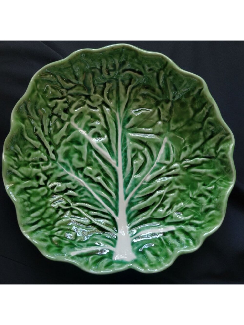 Olfaire Caldas Portugal Green Majolica Cabbage Leaf Serving Bowl 8.625" Diameter